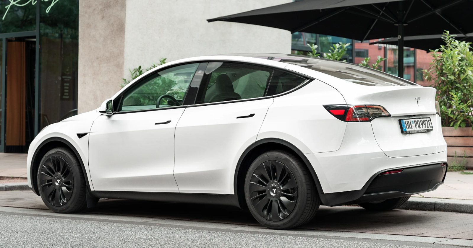 Tesla’nın Kaliforniya’daki Pazar Kaybı: Rivian Yükselişte!