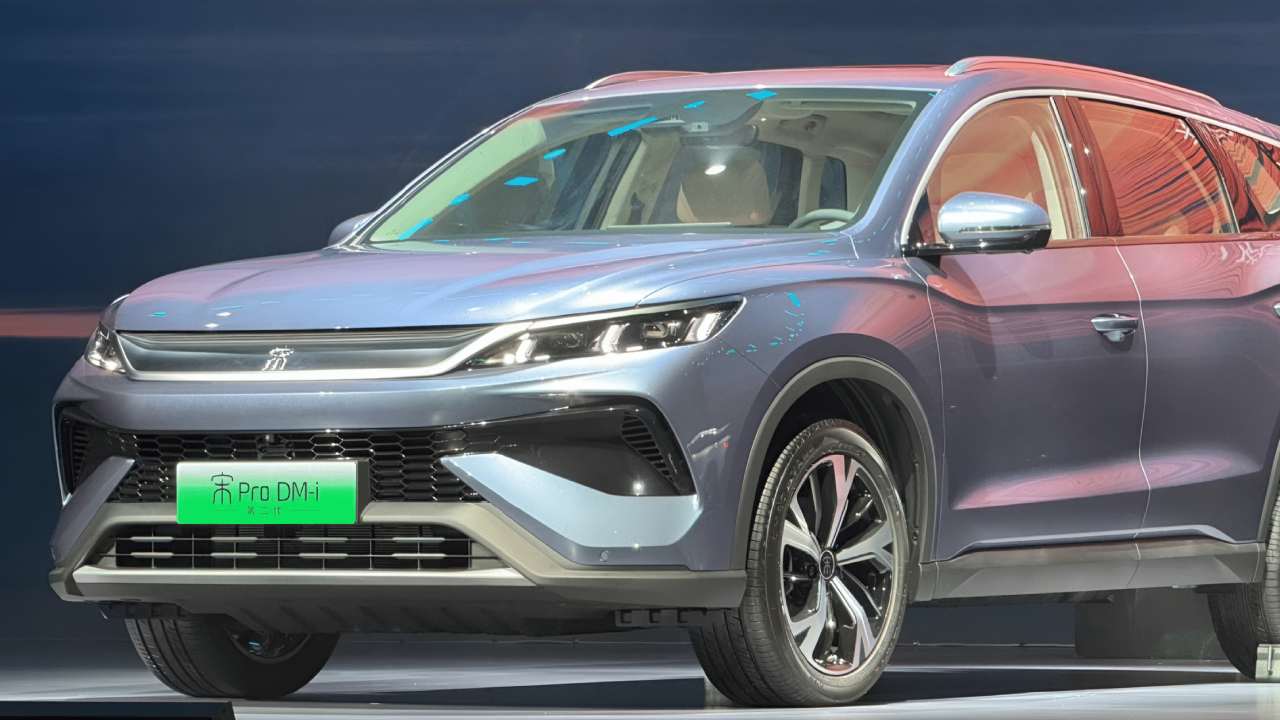 BYD, 1400 Km Menzilli Hibrit SUV’unu Tanıttı: Türkiye Üretimi Yolda mı?