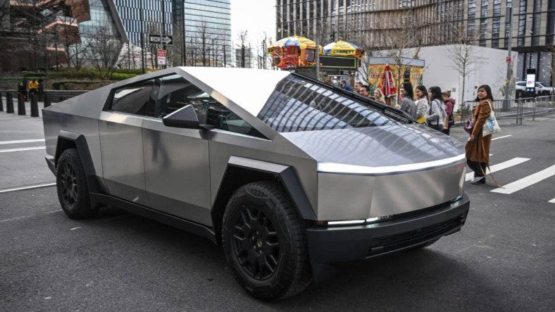 Cybertruck’a Gözetimli Tam Otonom Sürüş Geldi: Tesla FSD’nin Yeni Adımı