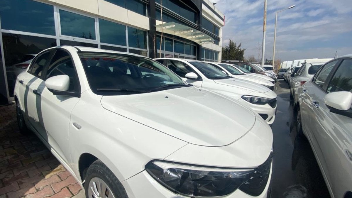 İkinci El Araç Piyasasında Döviz Kuru Tedirginliği: Fiyatlar Yükselişe Geçiyor