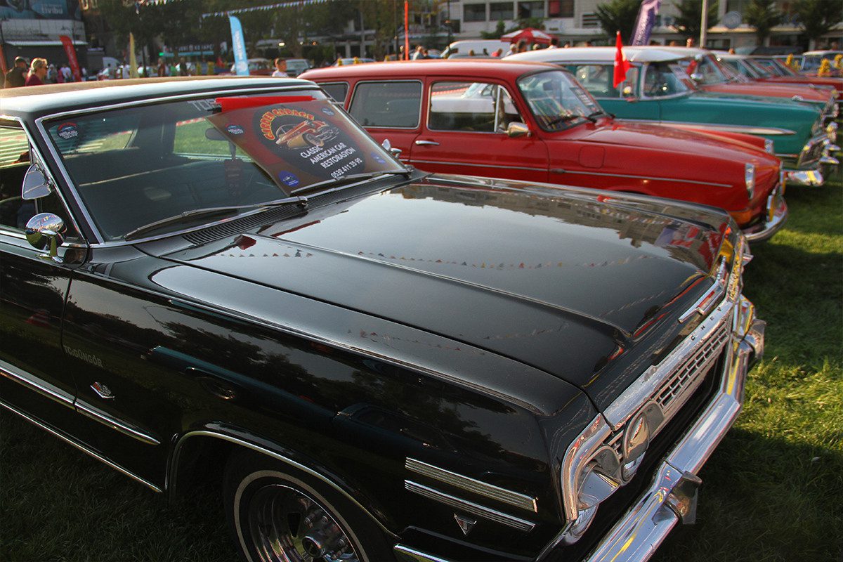 Klasik Otomobil Tutkunları Melikgazi’de Buluştu: 150 Araçla Unutulmaz Bir Etkinlik!