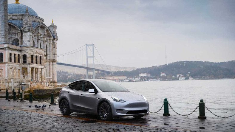 Tesla İstanbul’da Yeni Pop-Up Mağaza Açıyor: Elektrikli Otomobiller Şehrin Kalbinde!