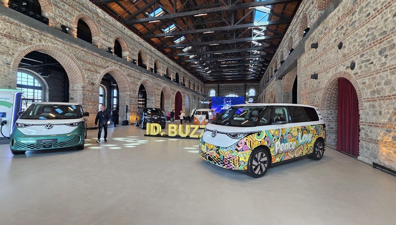 Volkswagen ID.Buzz İncelemesi: Elektrikli Geleceğe Adım