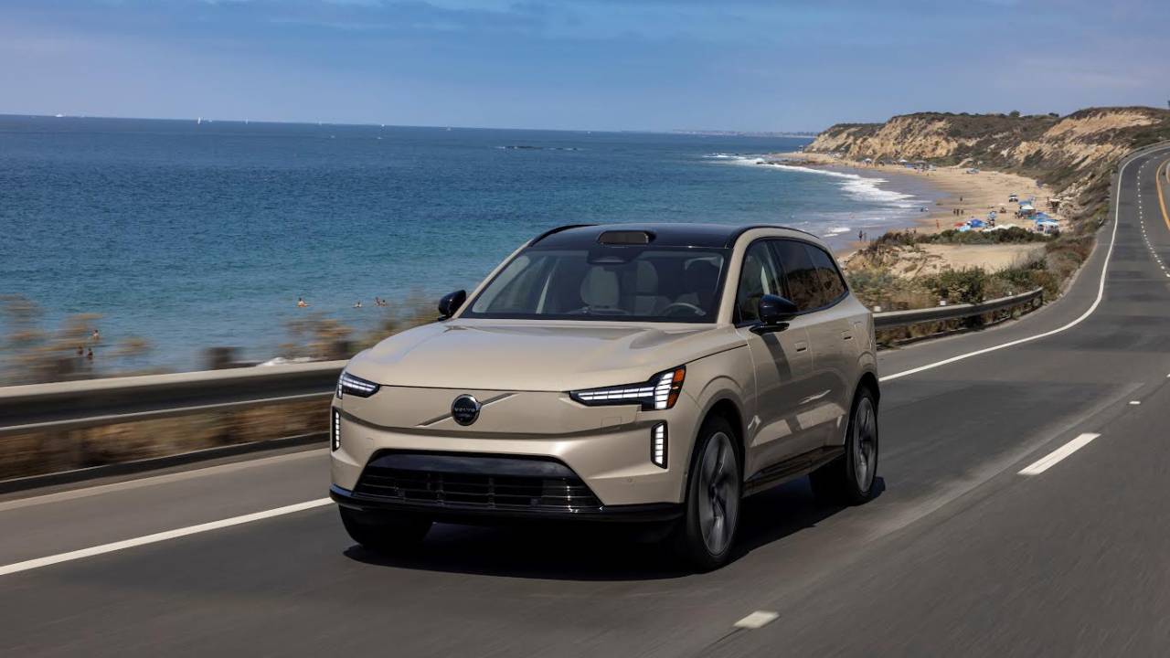 Volvo’dan İki Dev SUV: Yeni XC90 ve Elektrikli EX90 Tanıtıldı!