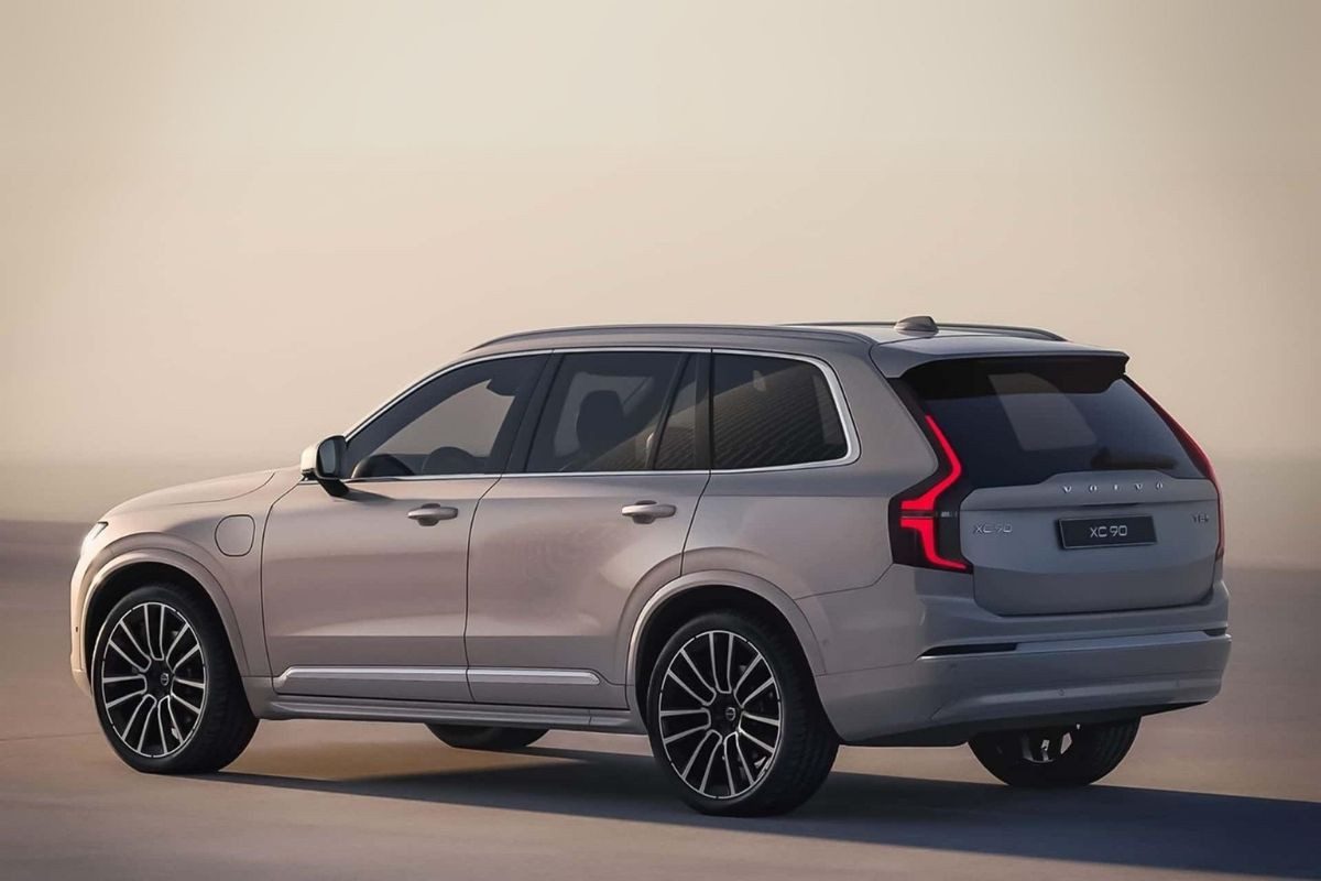 Volvo’nun Yeni XC90 Modeli Tanıtıldı: Güvenlik ve Konforun Zirvesinde