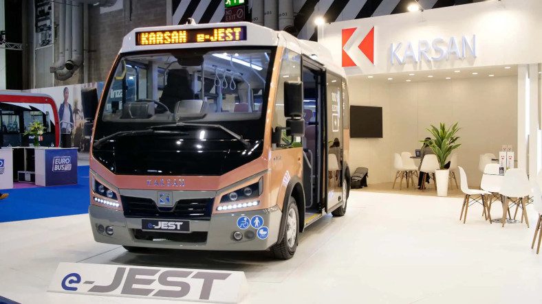 Karsan E-Jest İngiltere’de Boy Gösterdi! Elektrikli Minibüste Yeni Dönem Başlıyor
