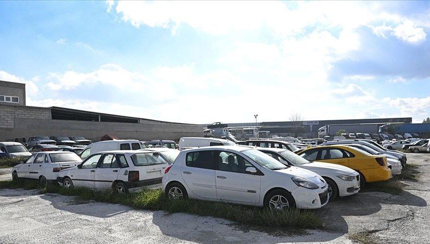 Yediemin Otoparklarında 6 Ay Kalan Araçlar Satılacak, Borçları Eski Sahip Üstlenecek