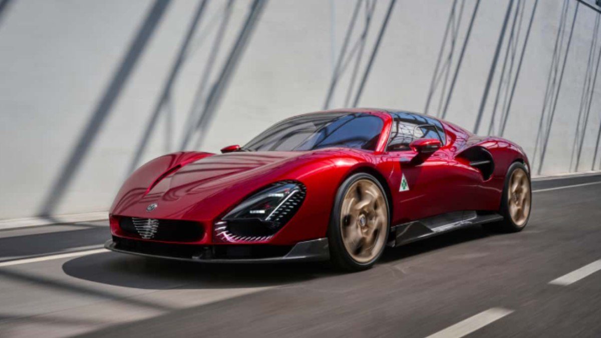 Alfa Romeo’nun Yeni 33 Stradale Modeli, “Yılın Süper Otomobili” Ödülünü Kazandı