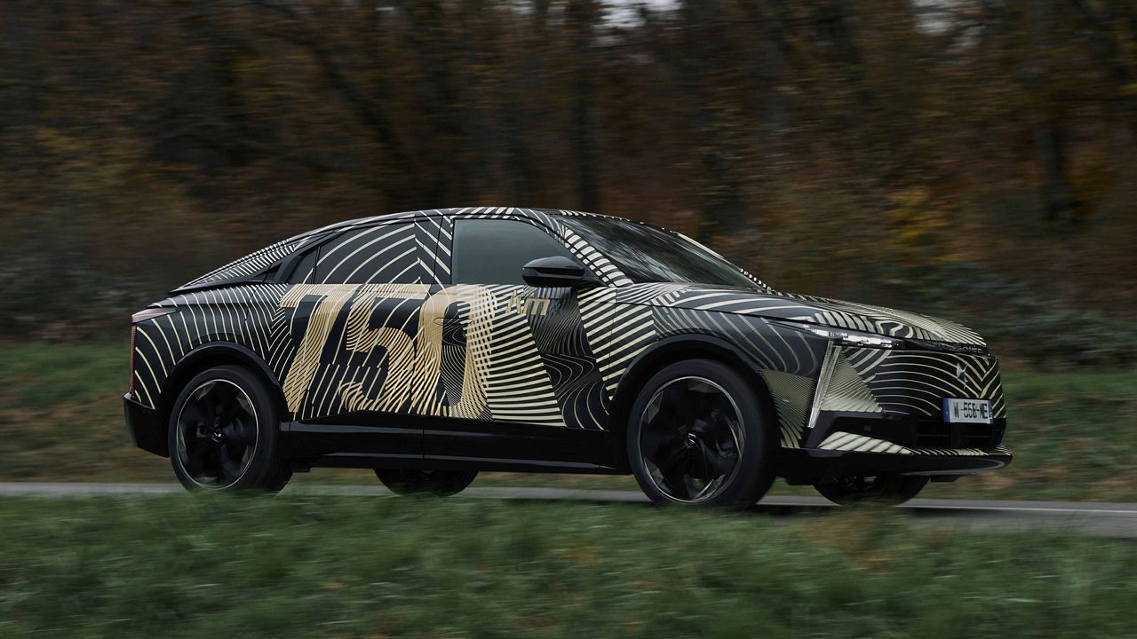 Başlık: DS Automobiles, Yeni Premium Elektrikli SUV Modeli DS N°8’i Tanıttı: 750 km Menzil ve Şık Tasarım