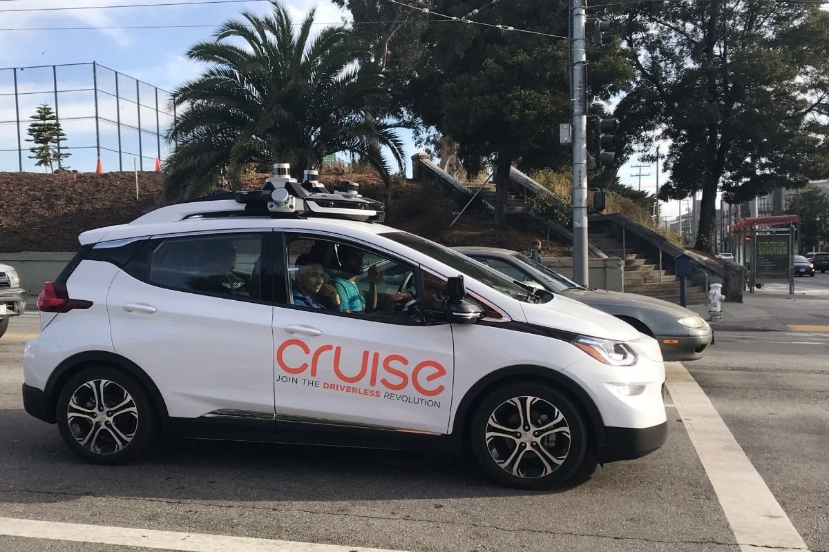 GM Robotaksi Pazarından Çekiliyor: Rekabet ve Zorluklar Etkili Oldu