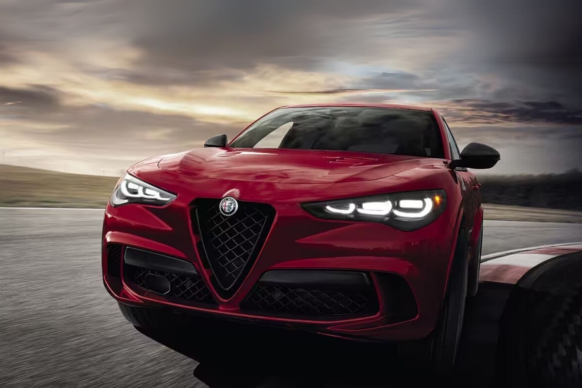 Alfa Romeo, Elektrikli Araç Planlarından Vazgeçti ve İçten Yanmalı Motorları Devam Ettirecek
