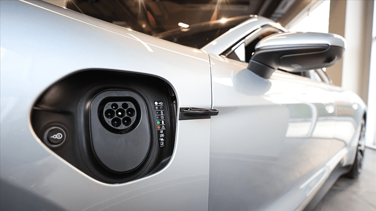 Avrupa Elektrikli Araç Pazarı 2025’te Büyüme Bekliyor, Ancak Zorlu Rekabet ve Yüksek Maliyetler Engeller Yaratabilir