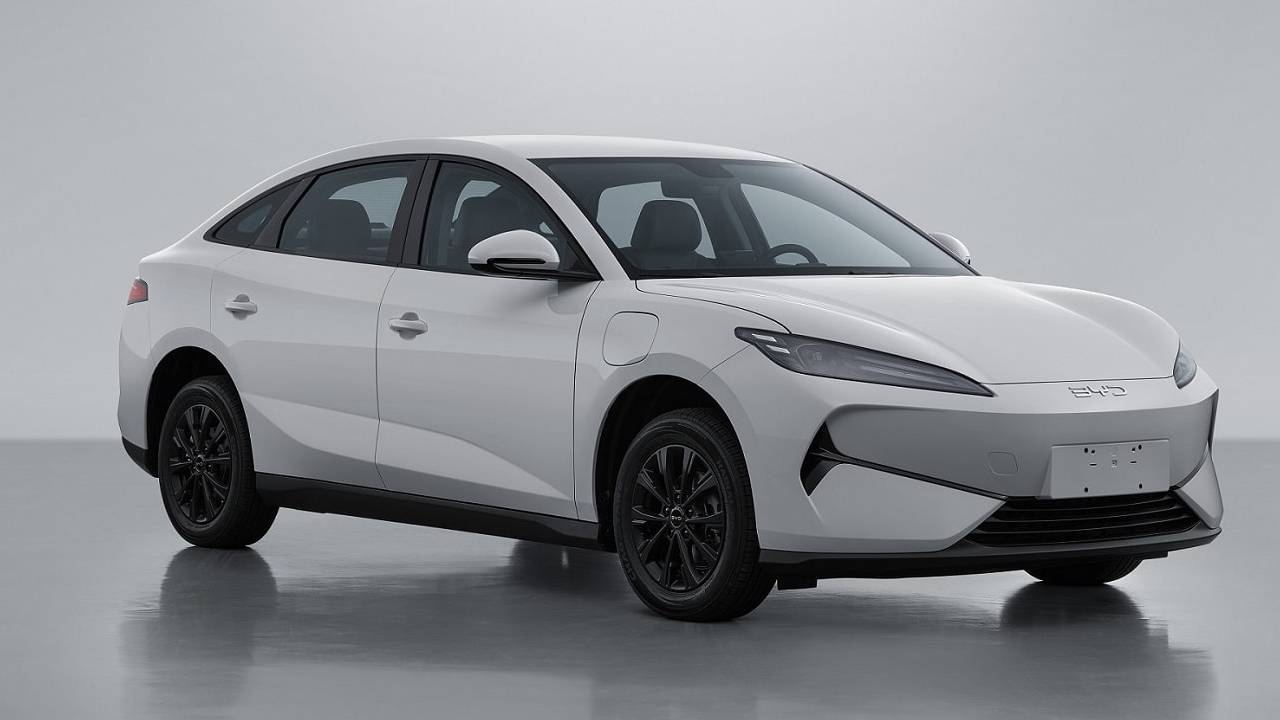 BYD e7: Çin’in Yeni Elektrikli Sedanı Sahneye Çıkıyor!