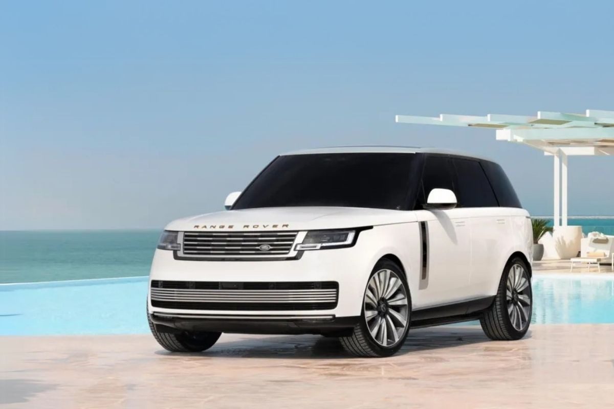 Jaguar Land Rover, Lüks Araç Boyama Hizmetlerini Genişletmek İçin 65 Milyon Sterlin Yatırım Yapacak