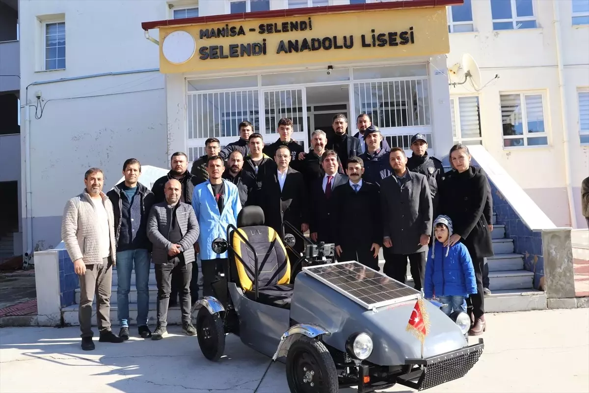 Selendi’deki Öğrenciler Güneş Enerjili Elektrikli Otomobil Tasarladı