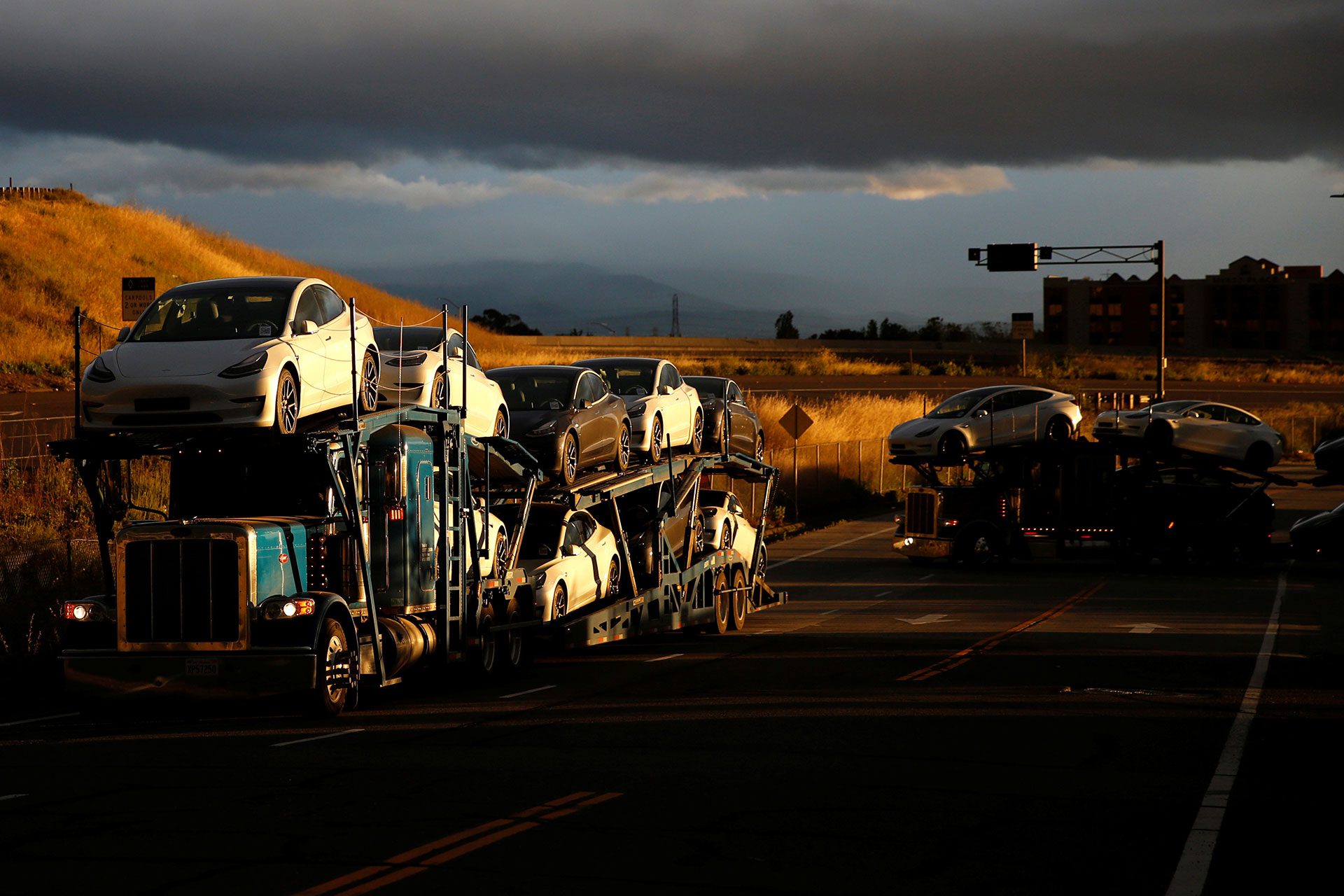 Tesla, Arızalı Parçaların Sorumluluğunu Sürücülere Yükledi