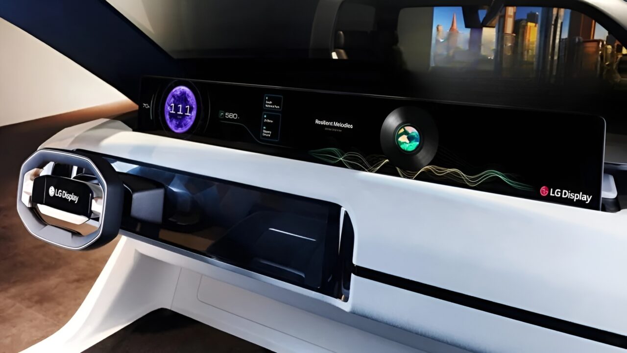 LG’den Araç İçi Teknolojide Dev Adım: 40 İnçlik Devasa Ekran Tanıtıldı!