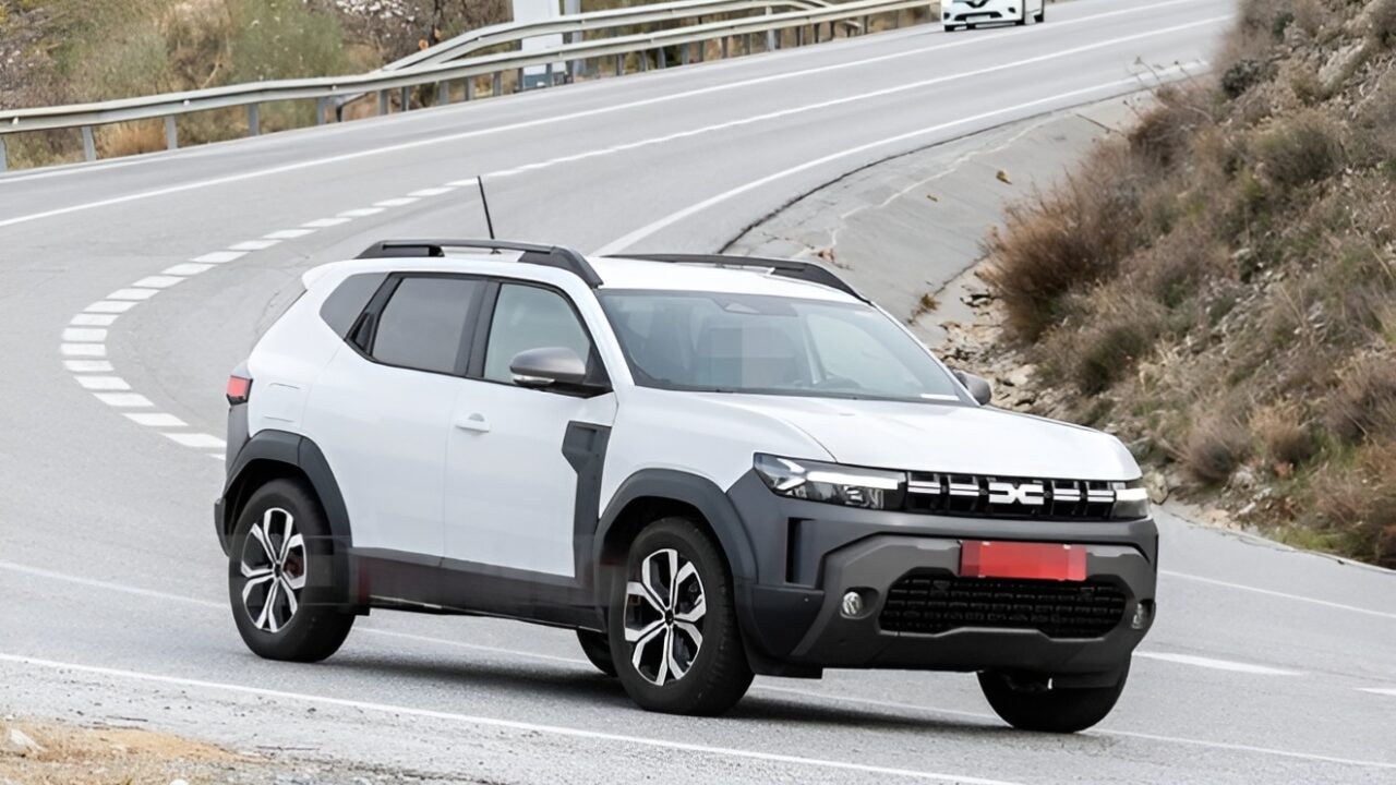 Otomobil Haberleri: 2025 Dacia Duster 4×4 Hibrit Yol Testlerinde Görüntülendi