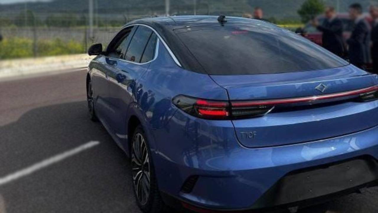 Togg T10F Mavi Renk Seçeneğiyle Sahneye Çıktı! Göz Alıcı Yeni Görünüm Sosyal Medyada Olay Oldu