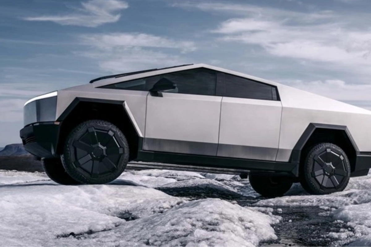 Tesla Cybertruck’ın Gizli Planı Devasa Pikaptan Kompakta Geçiş ve Türkiye Pazarı İçin Kritik Hamle