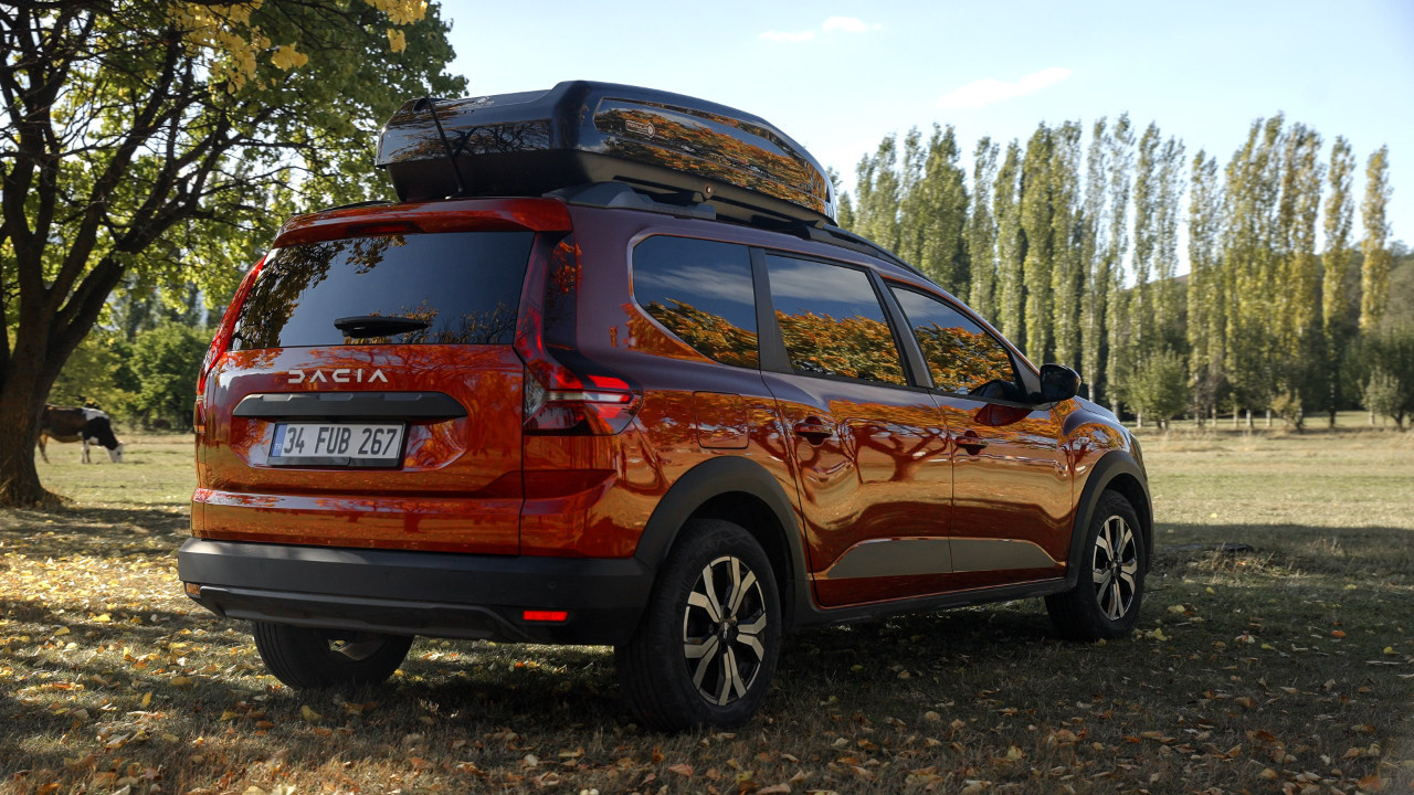 7 Koltuklu Dacia Jogger 2025, Türkiye’de Neden Bu Kadar Konuşuluyor?