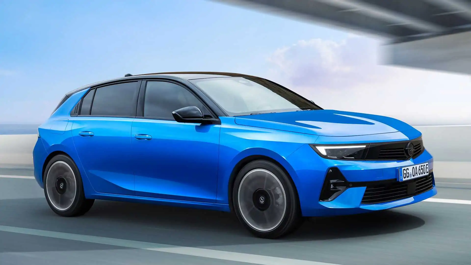 Opel Astra-e | Türkiye’ye Ne Zaman Gelecek? | İlk Sürüş