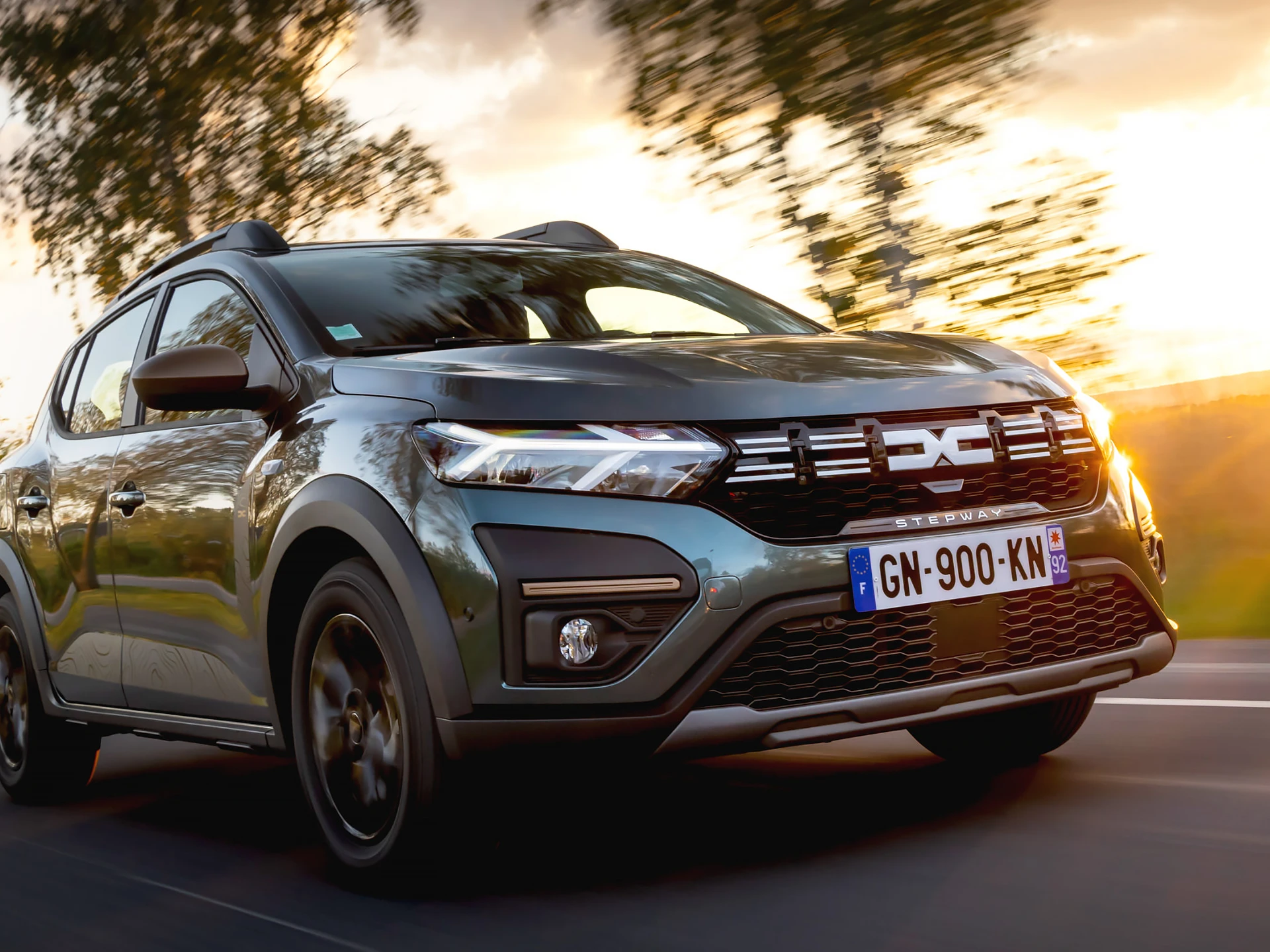 Yeni nesil Dacia Sandero, elektrikli versiyonu ile gelecek