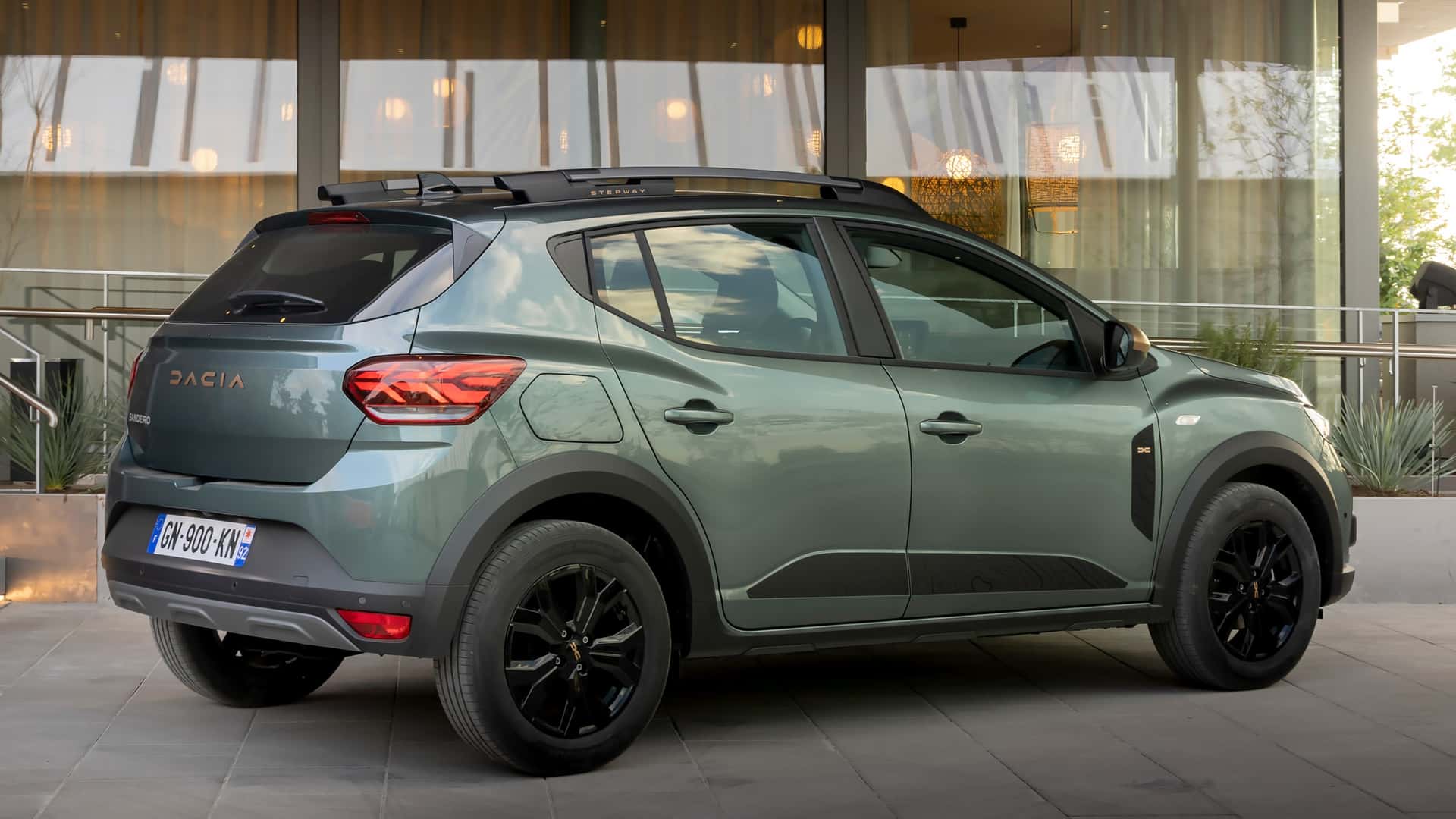 Yeni nesil Dacia Sandero, elektrikli versiyonu ile gelecek