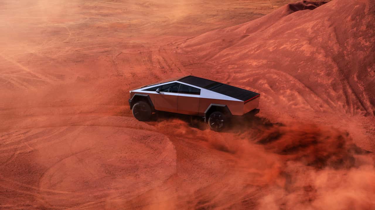 Tesla Cybertruck, 500 kilometreyi aşan menzili ile geldi!