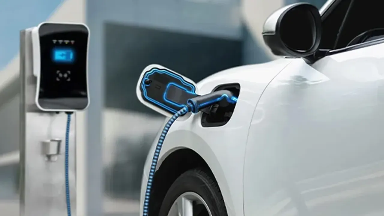 EPDK'dan elektrikli araç şarj hizmeti sunan üç şirkete 24,7 milyon TL ceza  - "UHA"