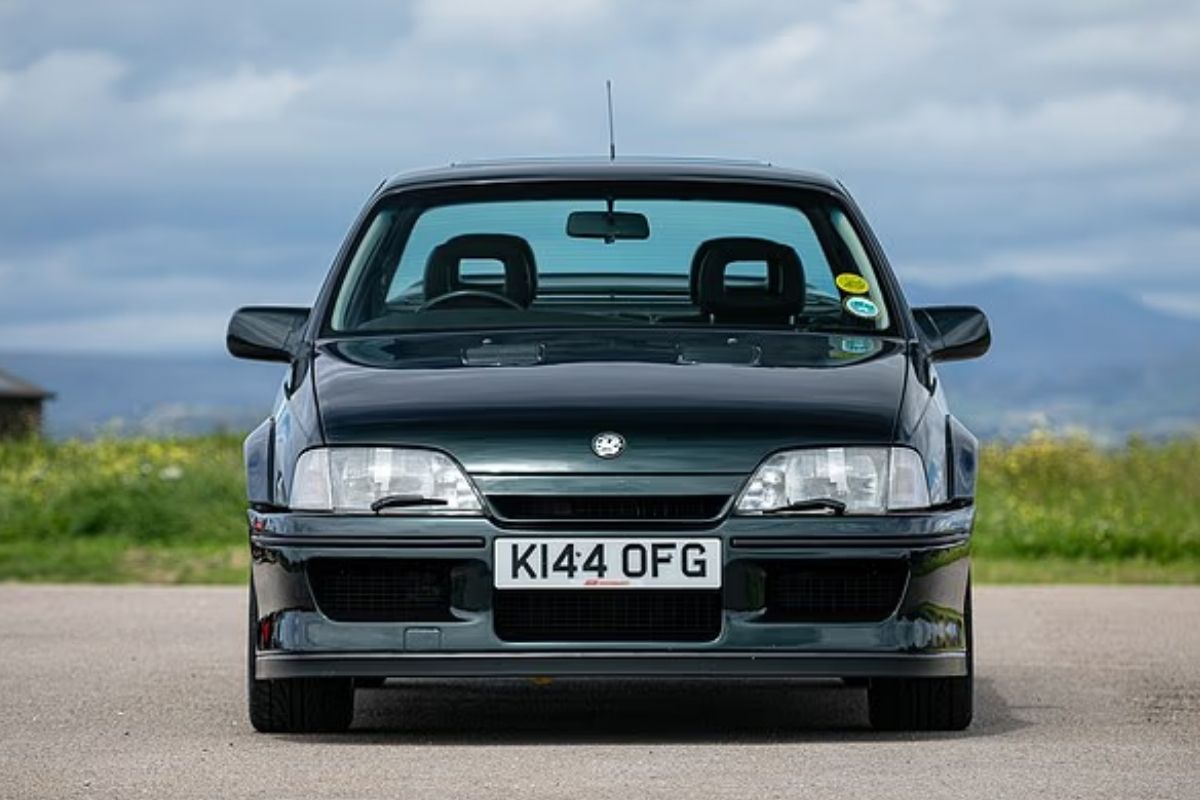 Lotus Carlton 1993, Dünyada Sadece 950 Adet Üretildi, Silverstone’da Koleksiyoncular İçin Satışta