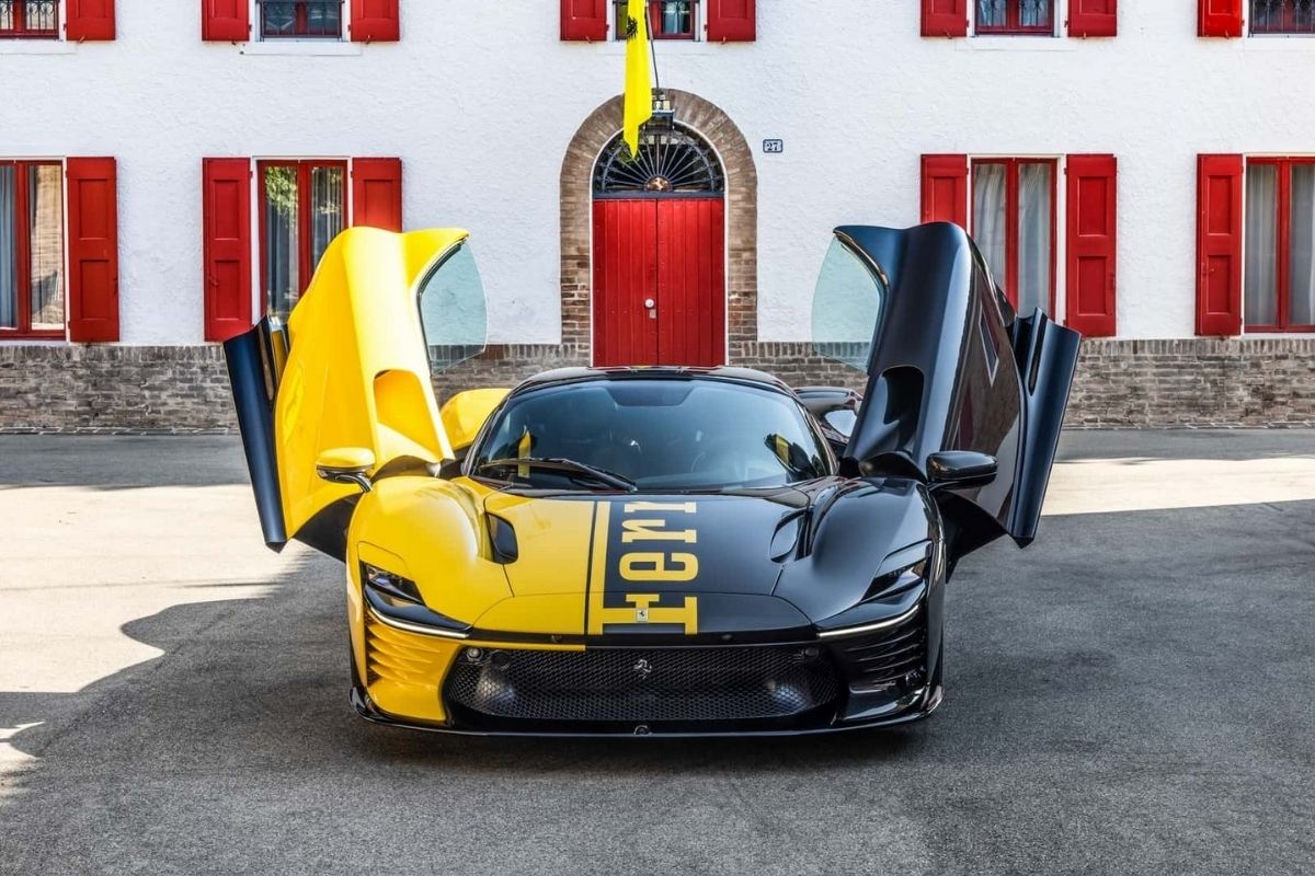 Sadece 599 Adet Üretildi, Ferrari Daytona SP3 Monterey Müzayedesinde Tarih Yazdı