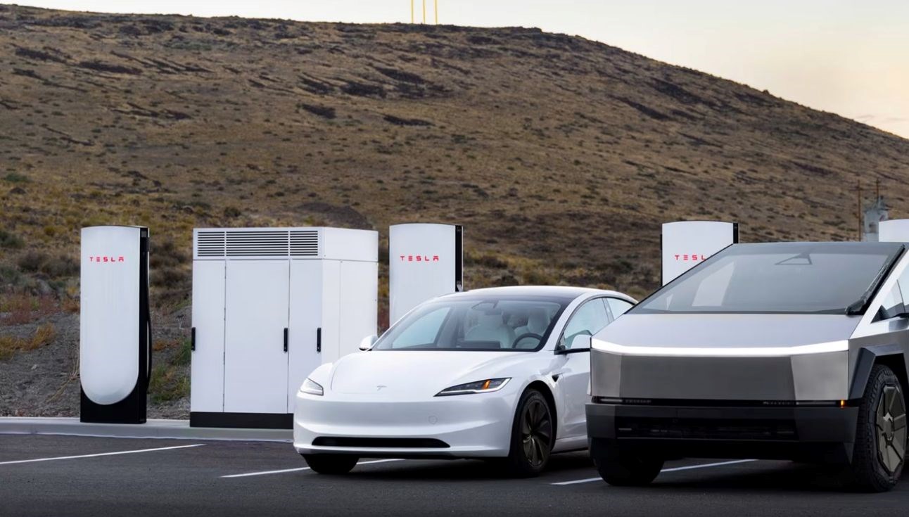 Tesla Hindistan’ı Elektrikli Geleceğe Taşıyor Mumbai’de Süper Şarj Devrimi Başladı