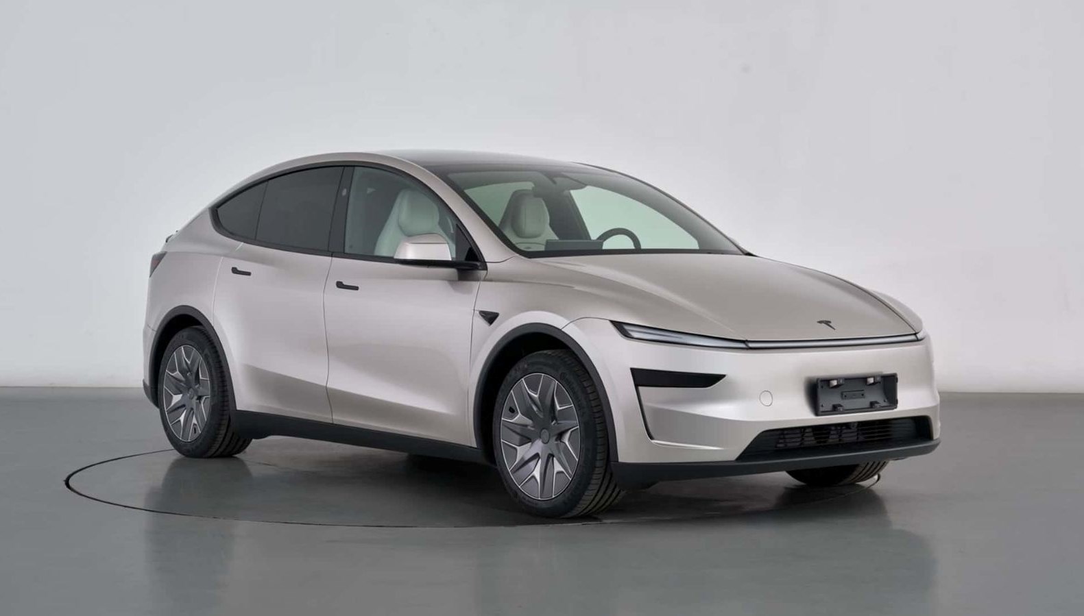 Tesla Model Y L, 6 Koltuklu 751 km’lik Elektrikli Canavar