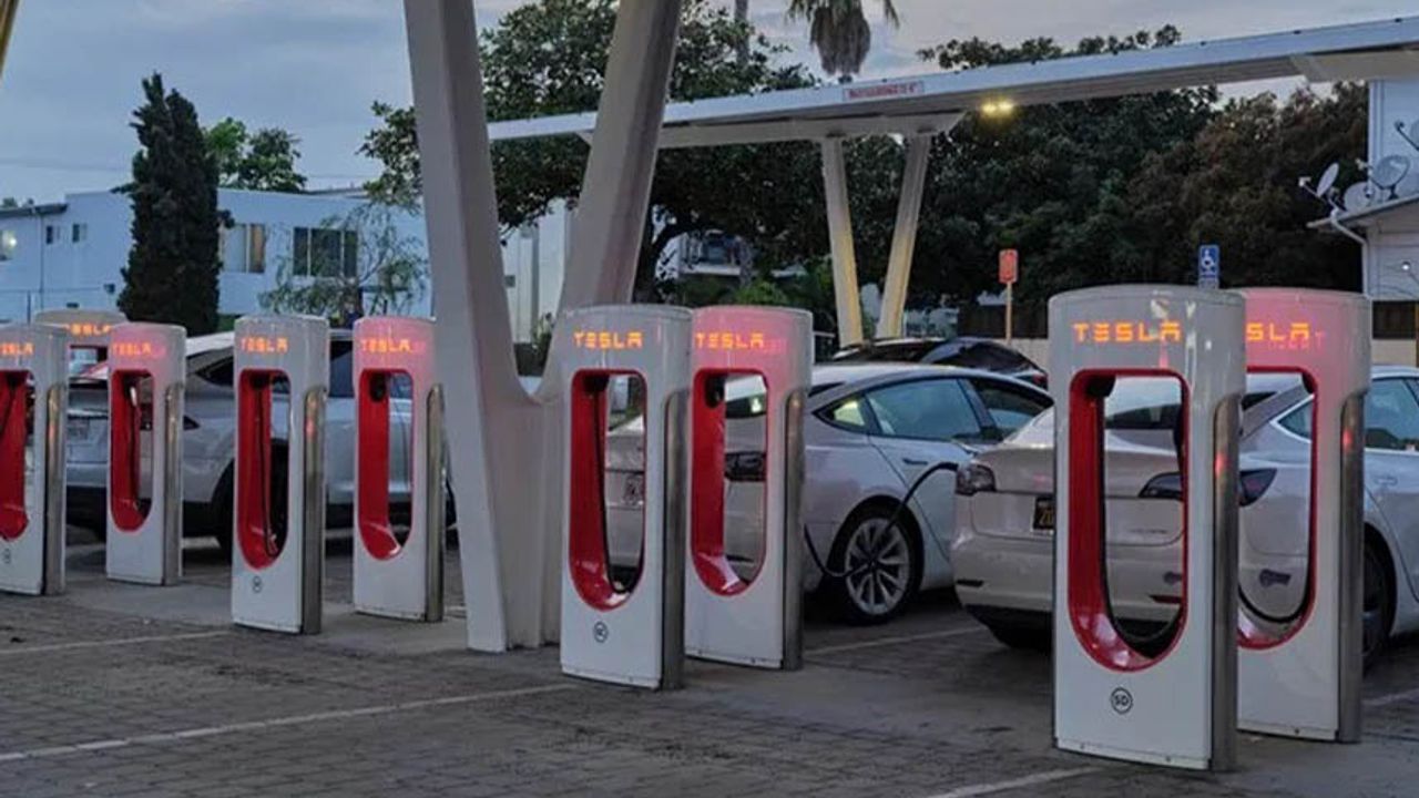 Tesla, Supercharger planlarında frene basıyor