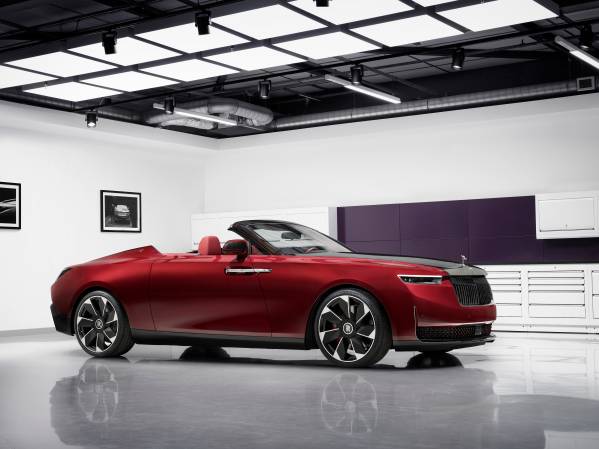 ROLLS-ROYCE UNVEILS LA ROSE NOIRE: THE FIRST DROPTAIL COACHBUILD COMMISSION