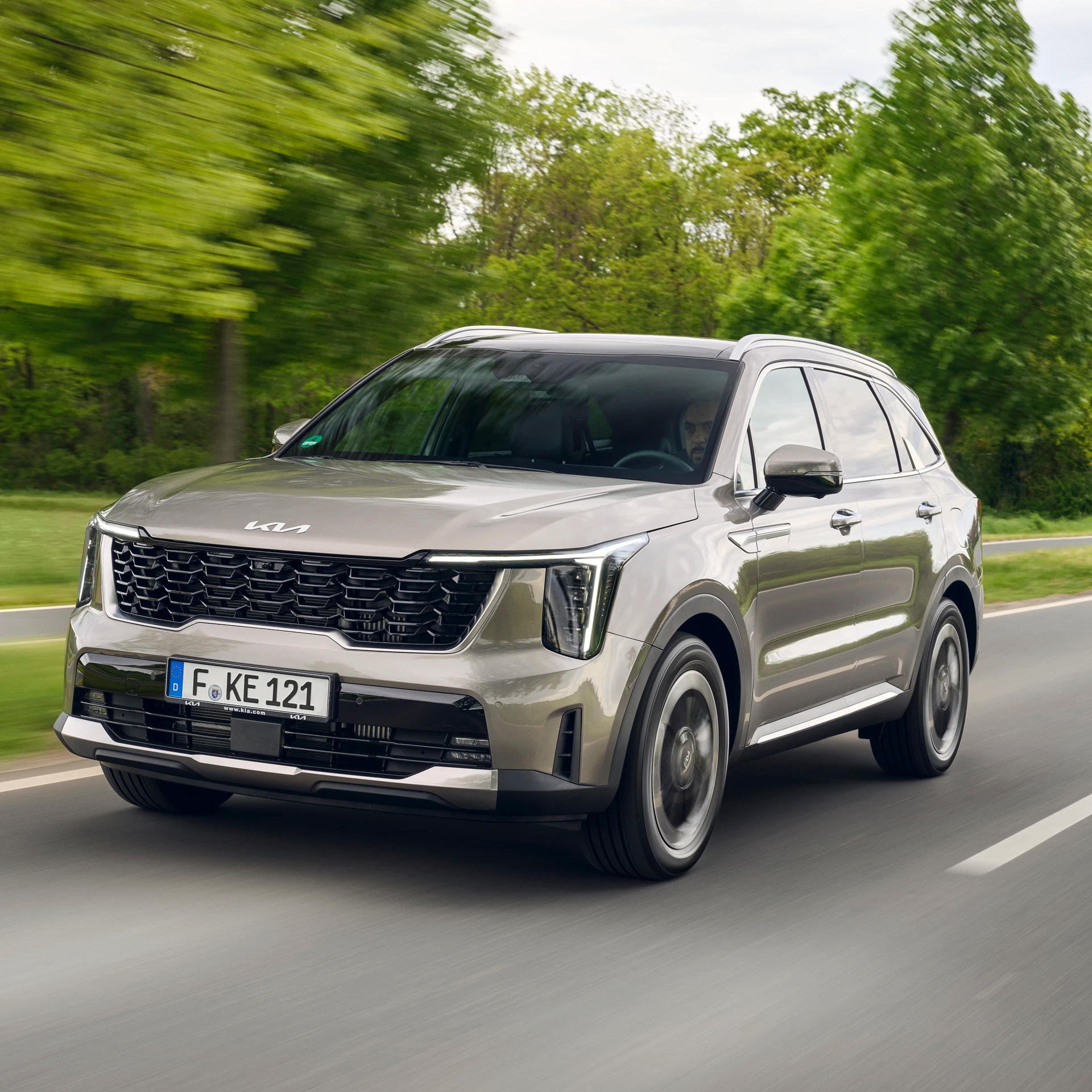 Makyajlı Kia Sorento resmen Türkiye'de!