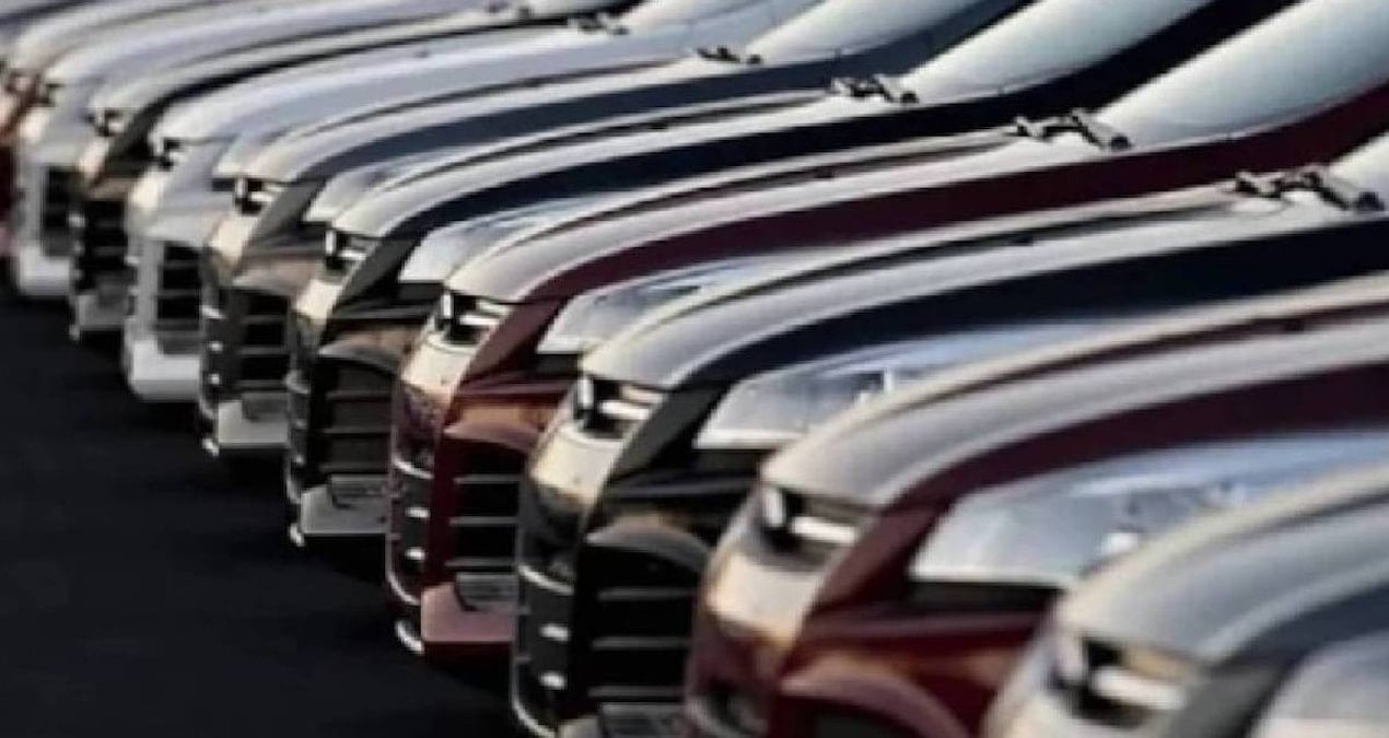 Türkiye’de Otomotiv Yarışı Kızıştı! Renault Önde, Tesla’nın Çıkışı Tüm Dikkatleri Çekti