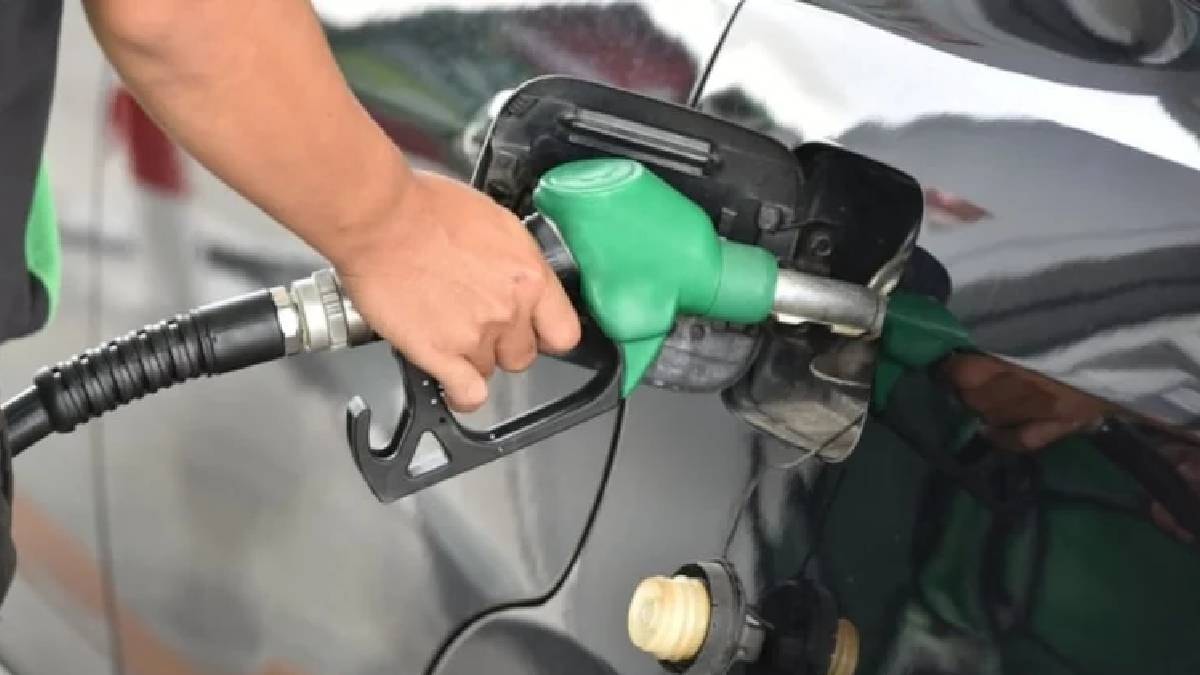 Benzin doldururken yapılan bu hata motoru anında yakıyor - Sözcü