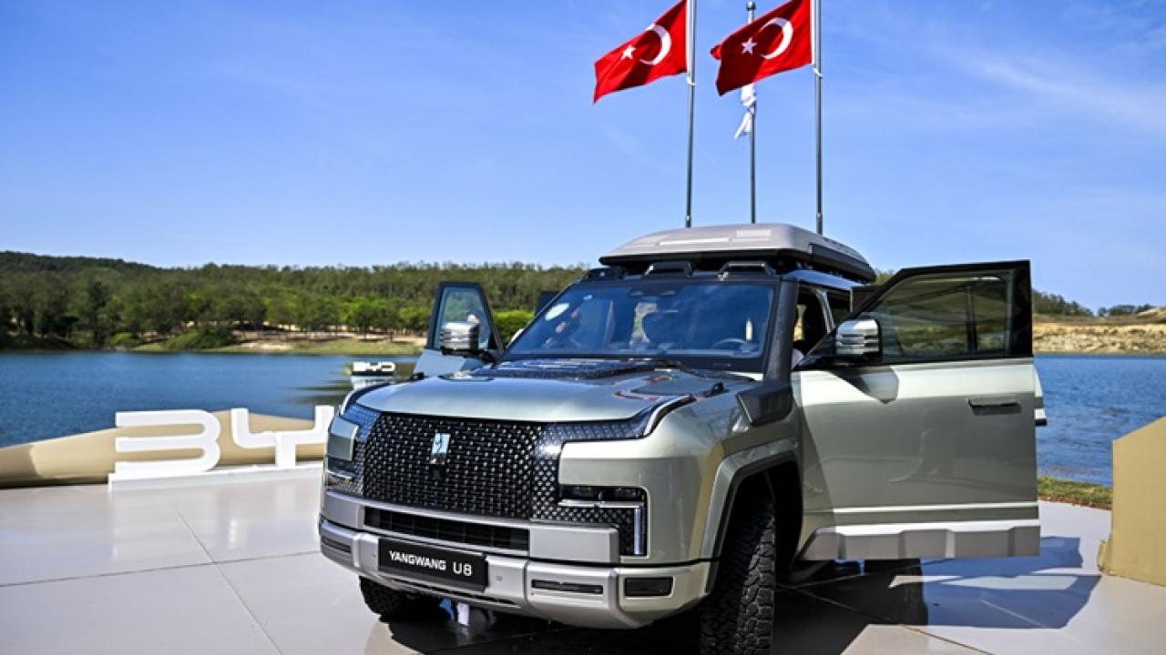 BYD YANGWANG Türkiye’de İlk Kez Sahne Alıyor, U8 ve U9’un 1000 km Menzi̇li ve Yüzme Kabiliyeti Şok Edecek!