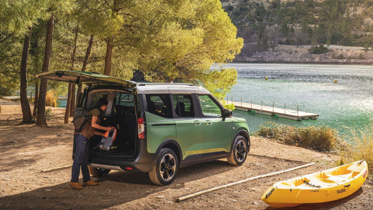 Doblo Fiyatına Ford Konforu, Tourneo Courier Aile Otomobillerinde Dengeleri Değiştiriyor!