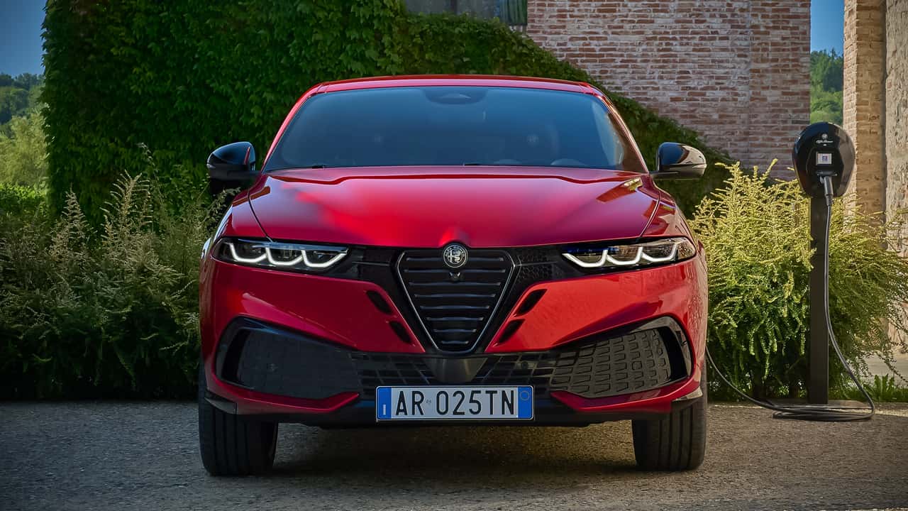 Alfa Romeo Tonale, makyajlı yüzüyle sahnede!