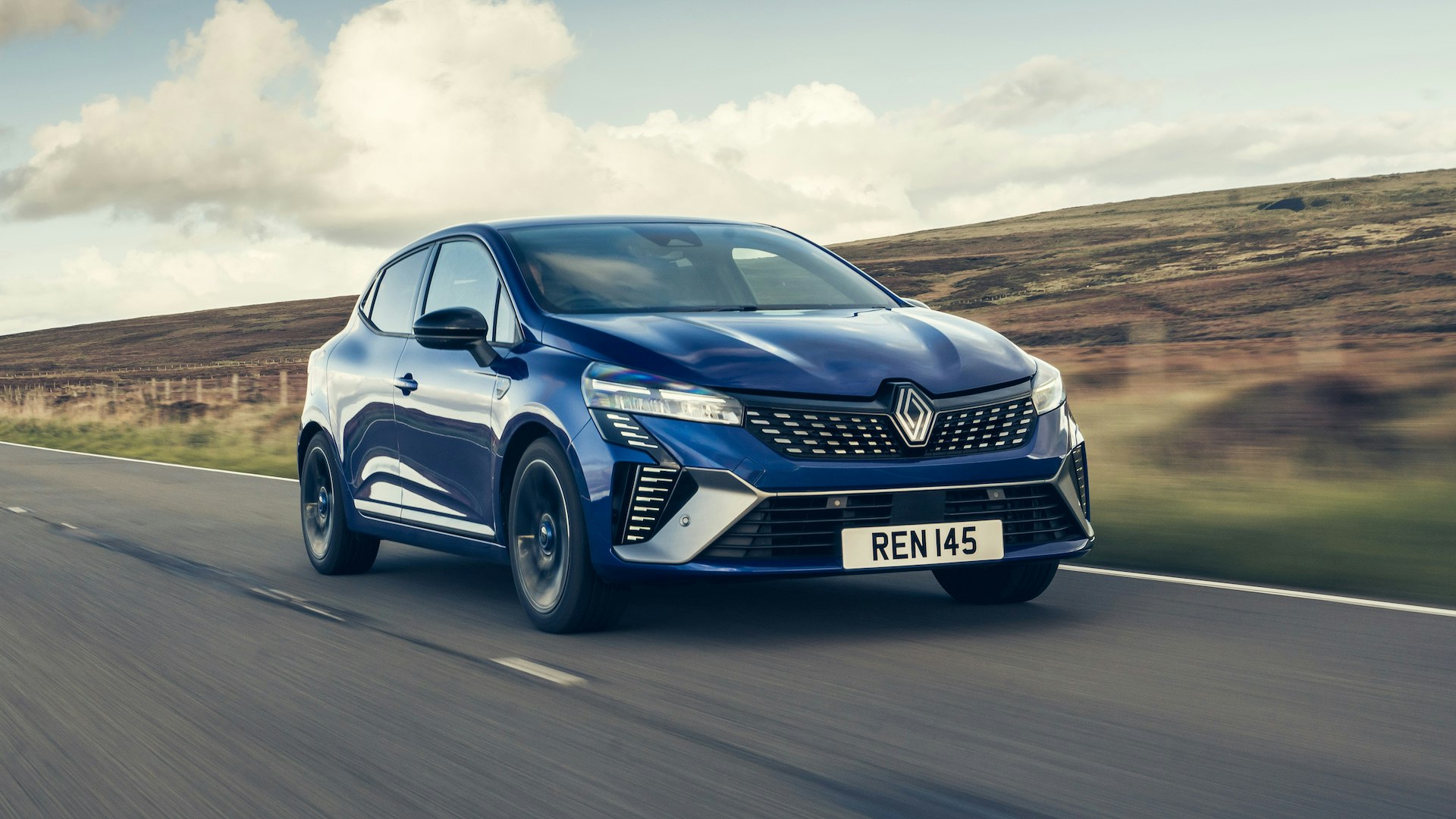 Renault Clio Review 2025 | Interior, Price & Boot Space | Carwow