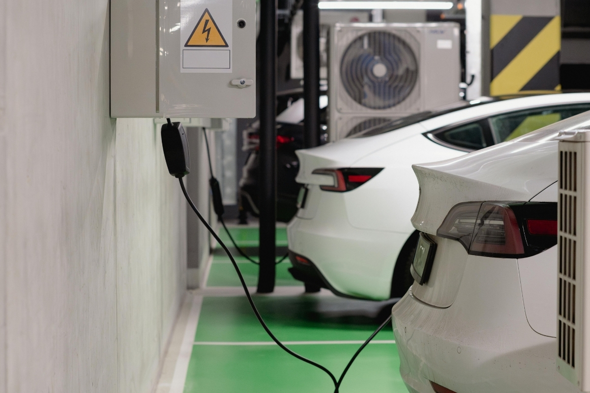 Türkiye’de Her 9 Araçtan Biri Elektrikli, PHEV Patlaması ve Şarj Krizi Ne Anlama Geliyor?