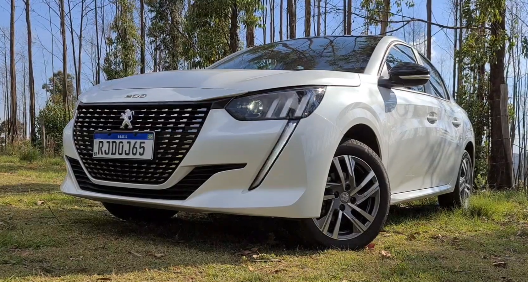 File:2020 Peugeot 208 1.6 EC5 VTi Feline (built in Argentina).png -  Wikimedia Commons