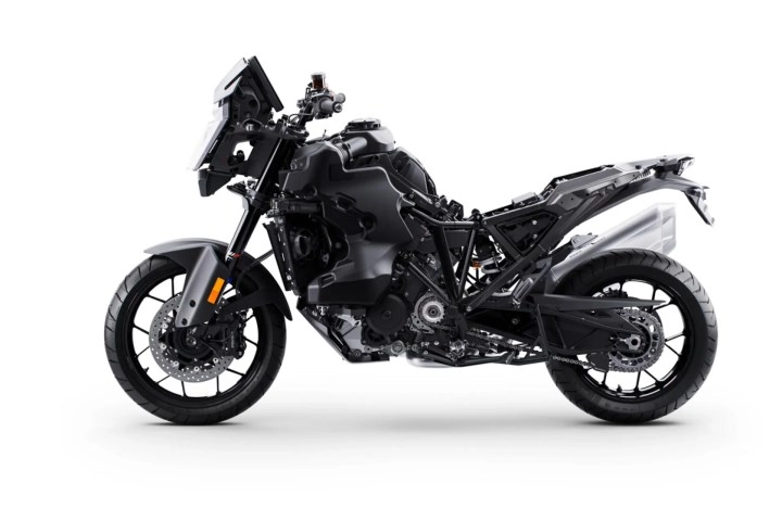 KTM 2025 Model 1390 Super Adventure S Evo: Mükemmel Performans ve Yenilikçi Teknoloji Bir Arada!