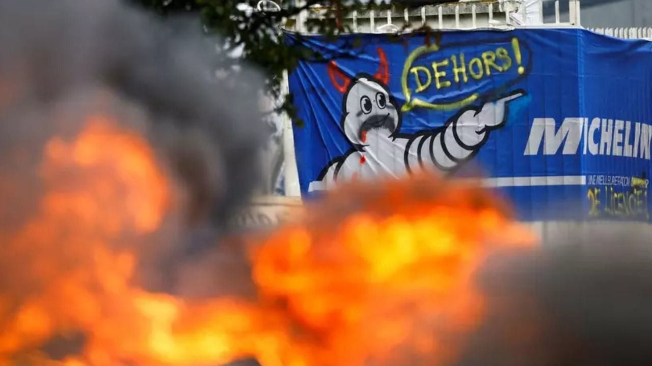 Michelin Fabrika Kapatma Kararı Sonrası Grev ve Kriz: İşçiler Lastik Yakarak Protesto Ediyor