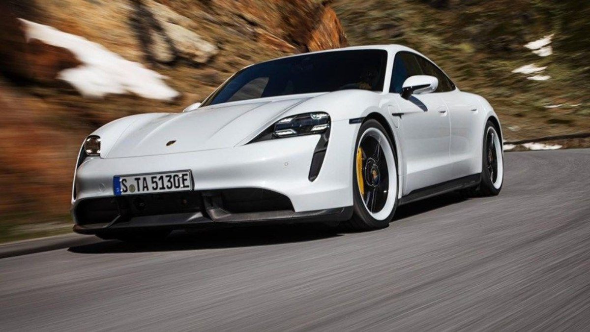 Porsche, Elektrikli Araç Yatırımlarını Gözden Geçiriyor: İçten Yanmalı Motorlara Devam