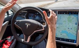 Tesla’nın Otonom Sürüş Reklamları Güvenlik Tartışmalarının Odağında