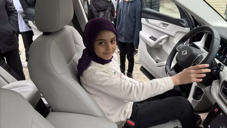 Öğrenciler Togg’u İnceledi